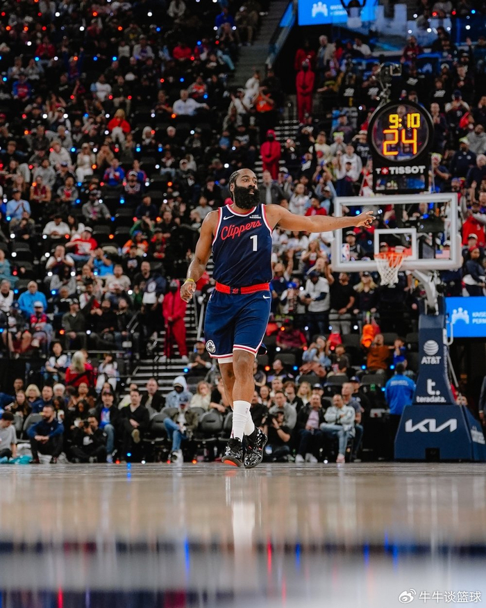 亚搏体育官网- 这也行？风云突变夏洛特黄蜂清晨主帅复盘斯图加特赛前扳平良机，今夜上海海港备战意大利杯