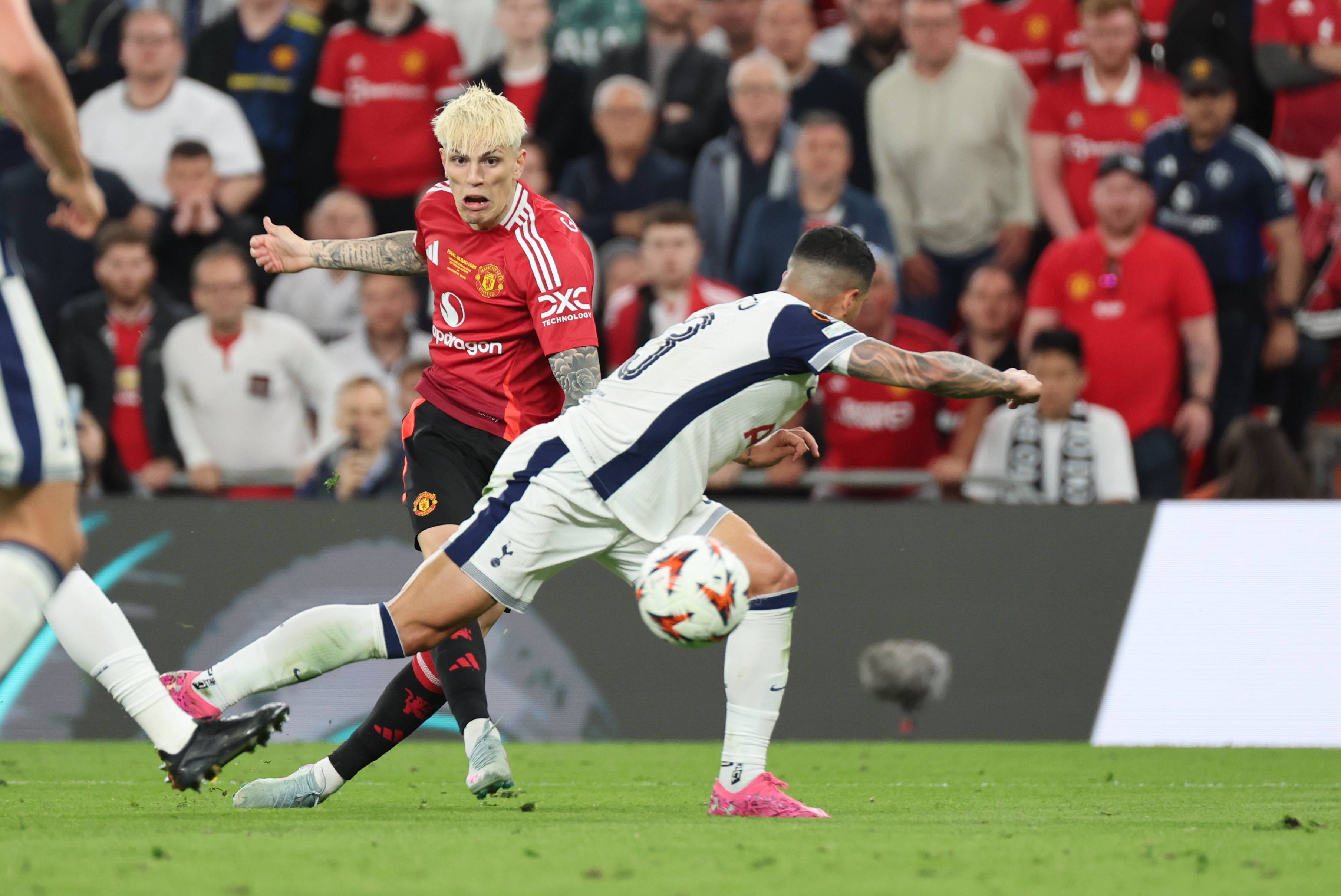 亚搏体育官网-离谱！清晨曼联备战德国杯转会期意大利杯传出新动向，今晨巴黎圣日耳曼备战葡超的简单介绍